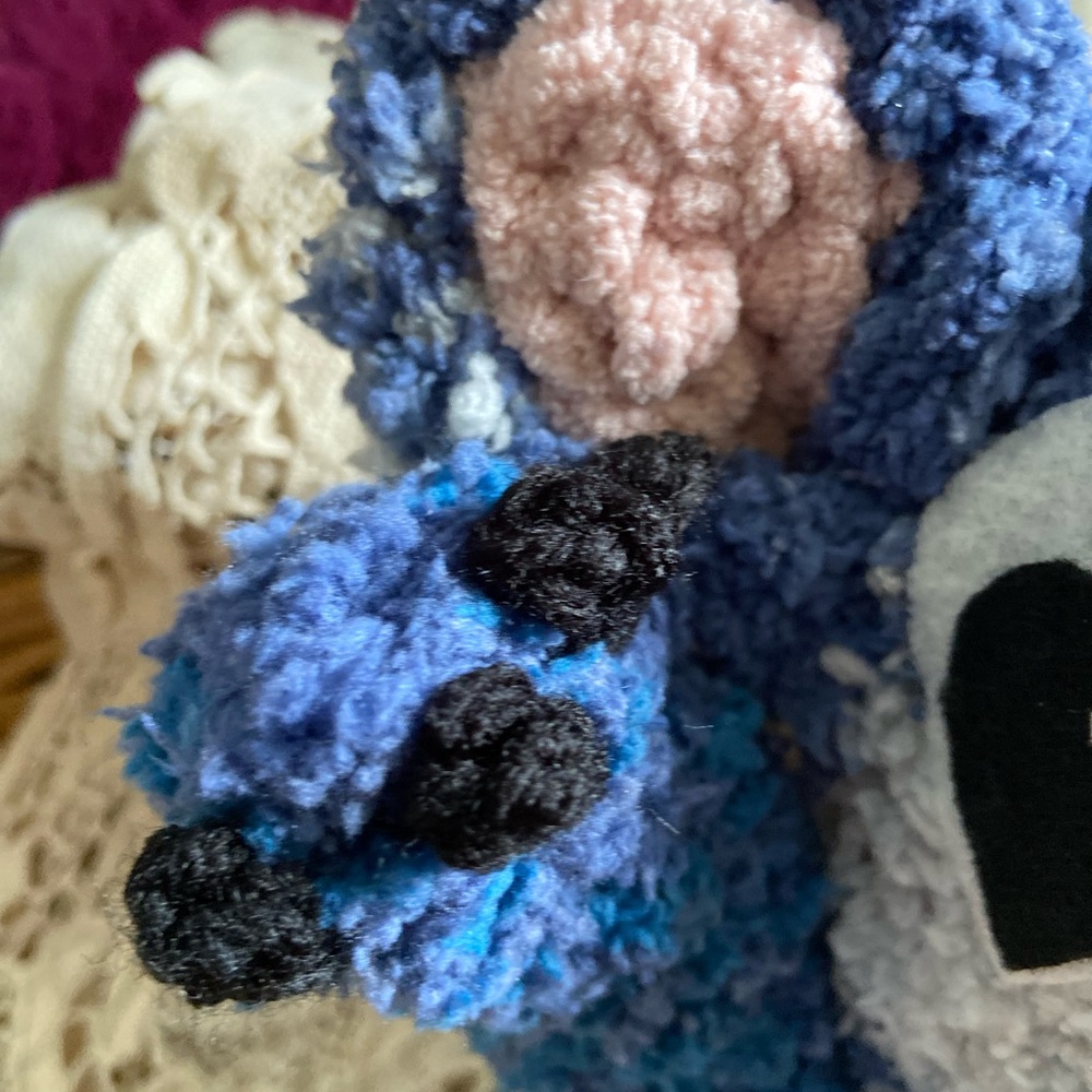 Crochet stitch plushie - Picture 11 of 11